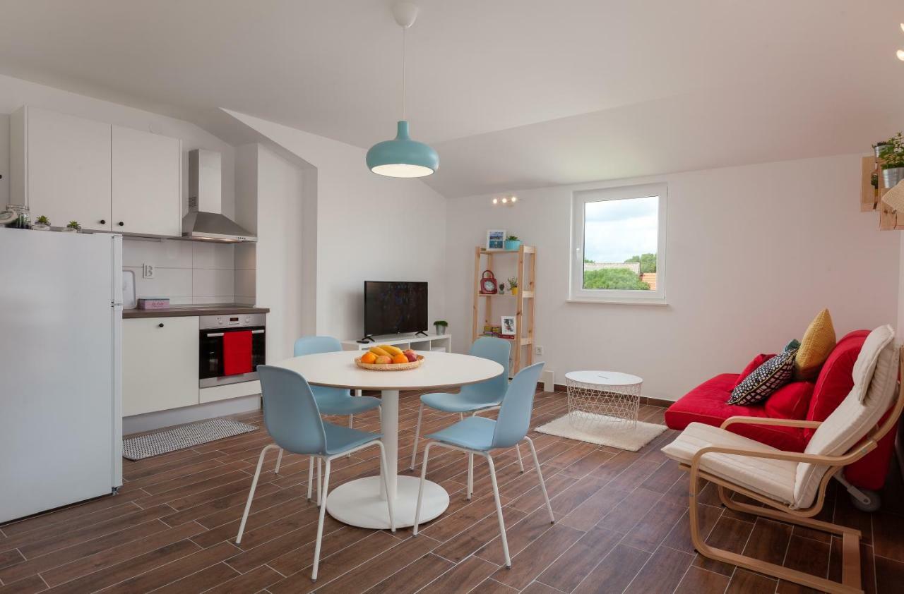 Zadvarje Kvasina Apartments מראה חיצוני תמונה
