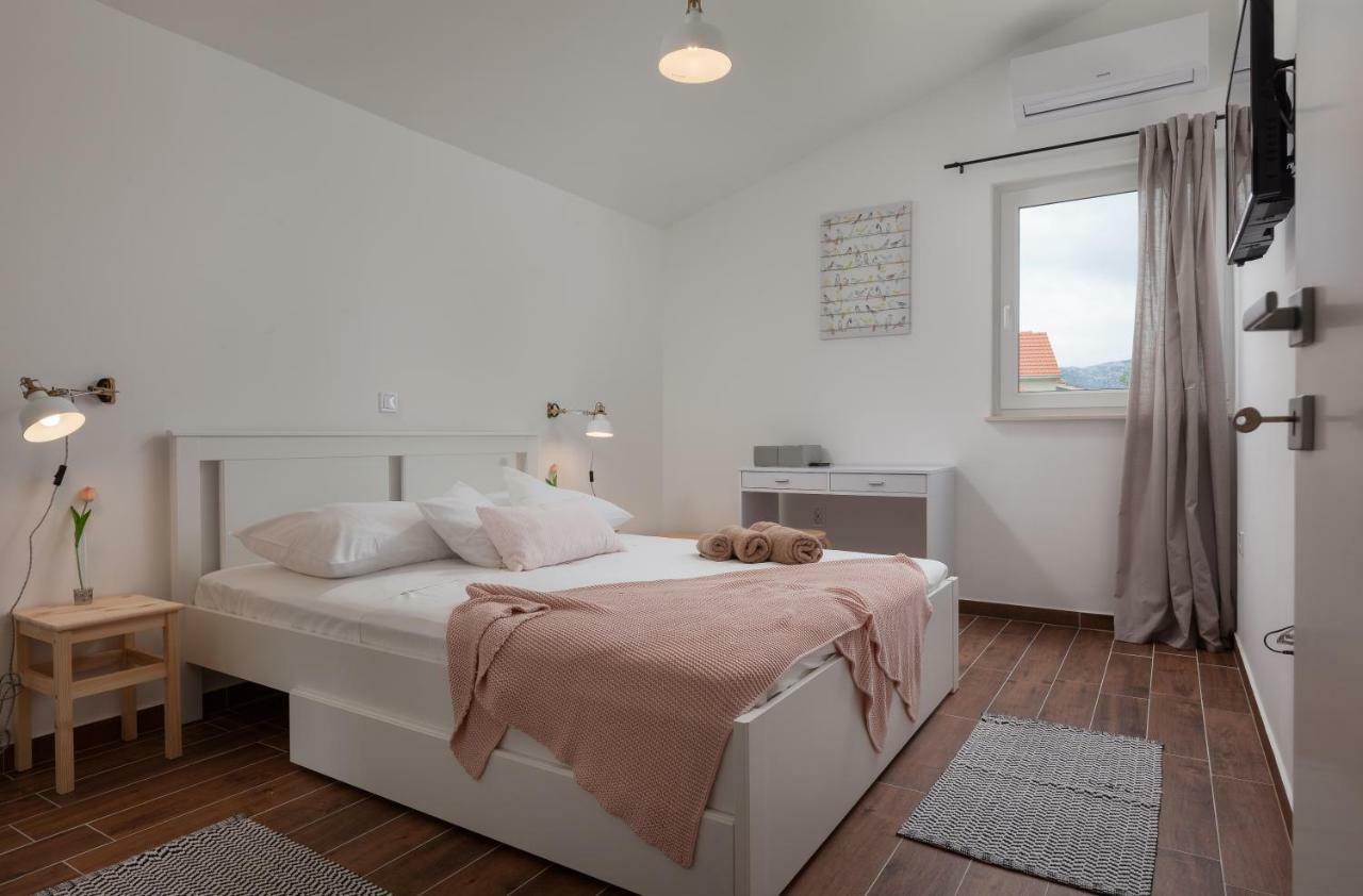 Zadvarje Kvasina Apartments מראה חיצוני תמונה