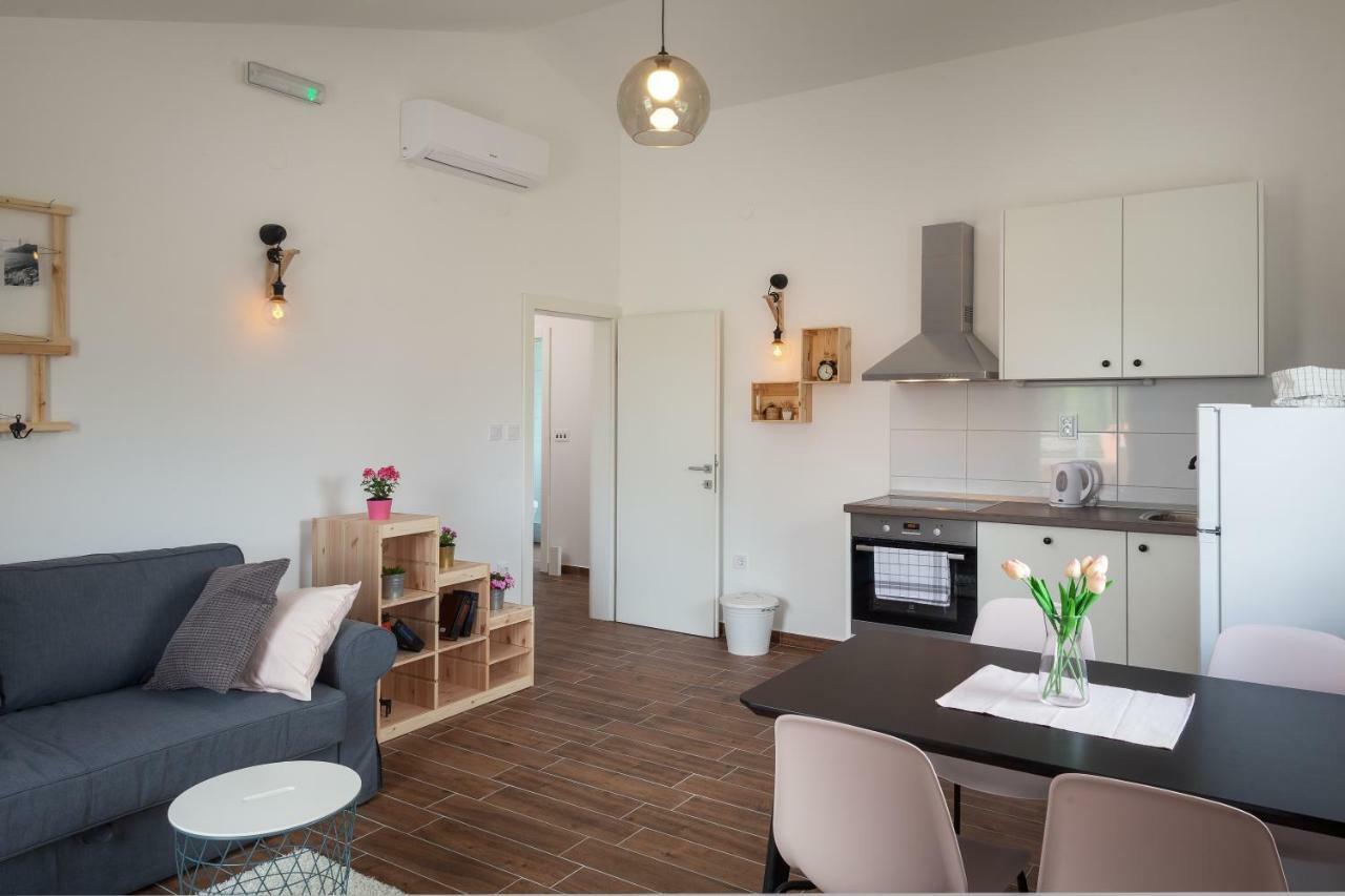Zadvarje Kvasina Apartments מראה חיצוני תמונה